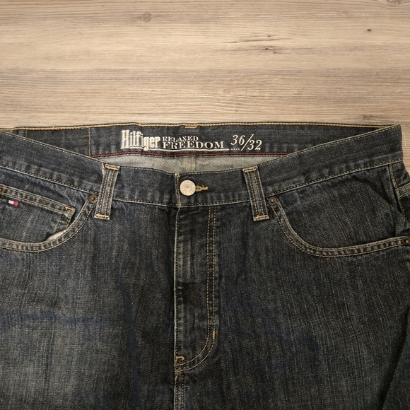 Tommy Hilfiger FREEDOM Dark Washed Blue Whiskered Boot Cut Size 36/32 - Picture 3 of 5